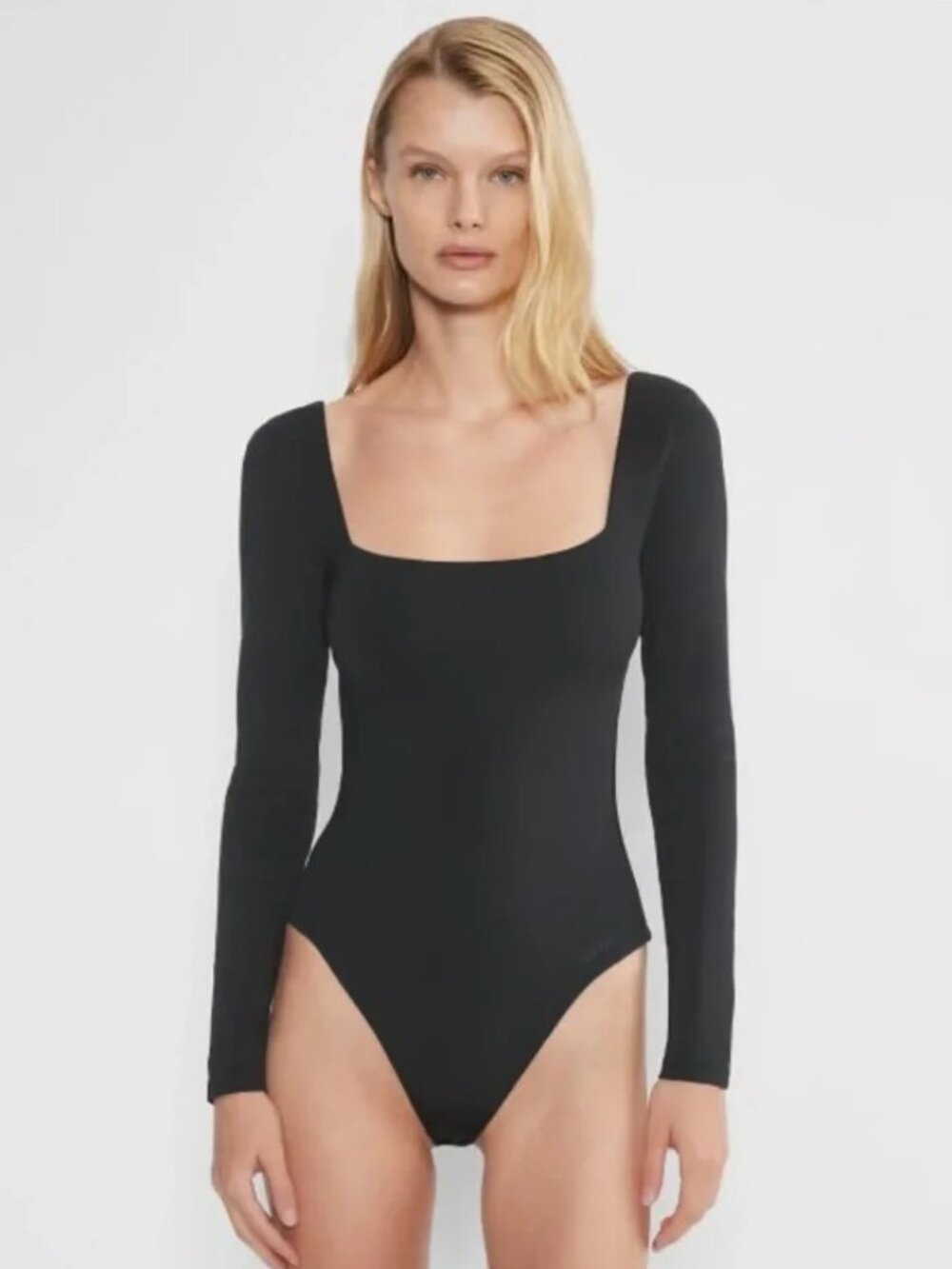 Aritzia Babaton Contour Squareneck Longsleeve Bodysuit
